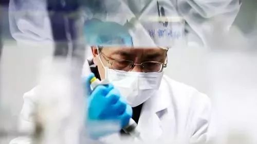 在醫(yī)學(xué)研究與試驗(yàn)發(fā)展領(lǐng)域，以專業(yè)之力支持祖國(guó)抗擊疫情