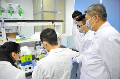 我校首間集教學(xué)、科研、臨床應(yīng)用“三位一體”醫(yī)學(xué)研究與試驗發(fā)展實驗室正式投入使用